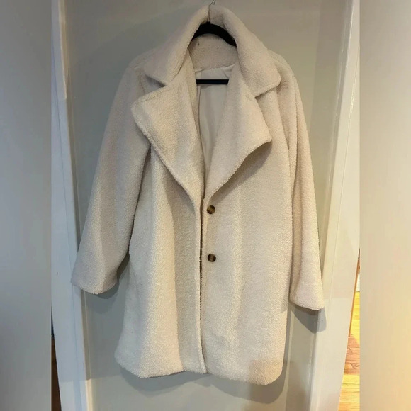 Jackets & Blazers - Women’s Cream Sherpa Coat size Large